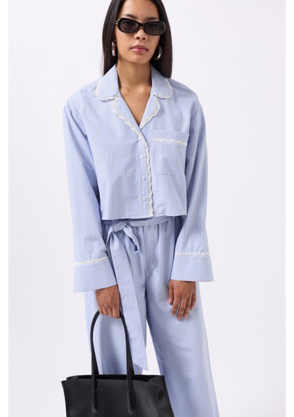 Çizgili Cep Detay Crop Mavi Gömlek