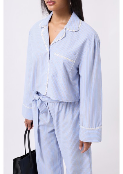 Çizgili Cep Detay Crop Mavi Gömlek fırsatları