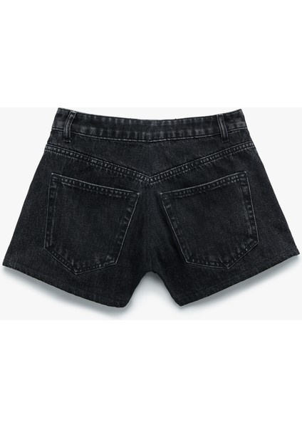 Düğmeli Cep Detaylı Taşlı Mini Denim Şort