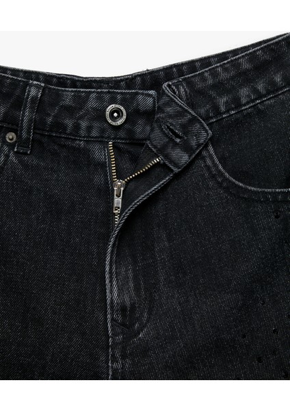 Düğmeli Cep Detaylı Taşlı Mini Denim Şort