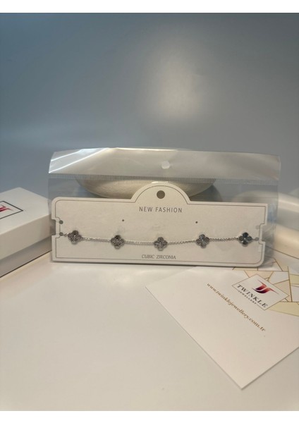 Dünya Markaları Ayarlanabilir Choker Kolye