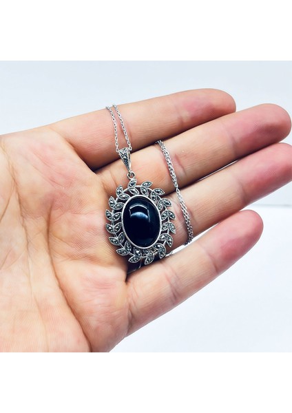 Yaprak Model Oltu Taşı Işçilikli 925 Ayar Gümüş Kolye