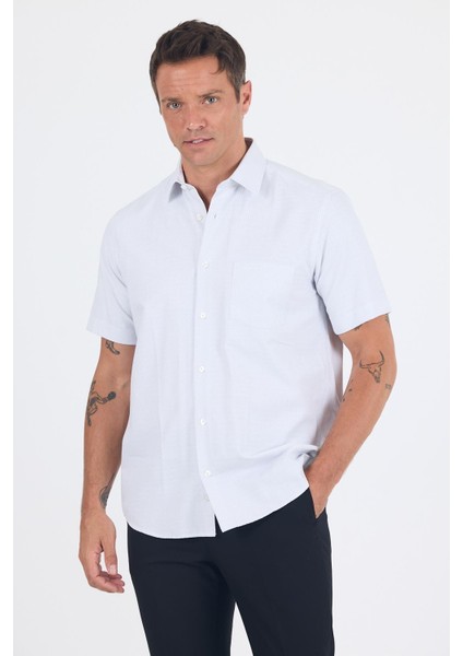 Beyaz-Mavi Sert Yaka Kısa Kol Cepli Comfort Fit Cls Gömlek 1004250260