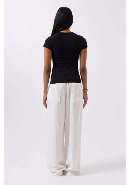 Nakış Detay Baskılı Crop Siyah T-Shirt indirimleri