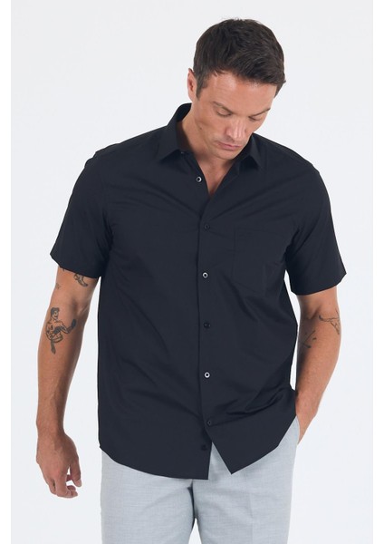 Siyah Kısa Kol Düz Bez Ayağı 041 Sert Yaka Classic Comfort Fit Gömlek 1004250258 modelleri