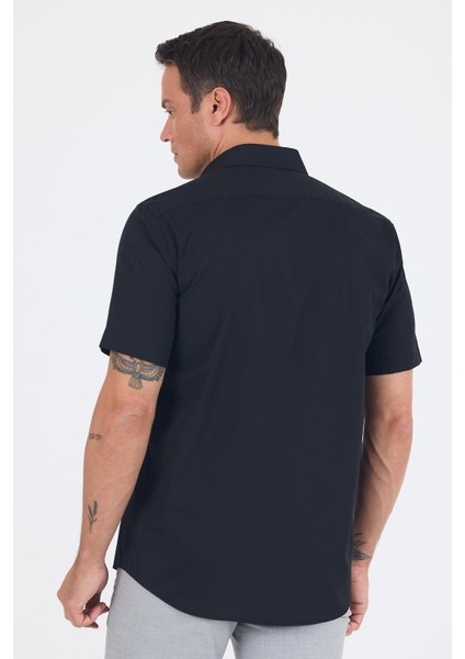 Siyah Kısa Kol Düz Bez Ayağı 041 Sert Yaka Classic Comfort Fit Gömlek 1004250258 indirimleri