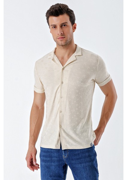 Kısa Kollu Desenli Jakarlı Apaş Yaka Cepsiz Casual Slim Fit Dar Kesim Gömlek 1004230150 fırsatları