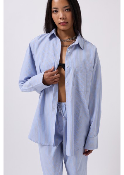 Çizgili Cep Detay Mavi Gömlek