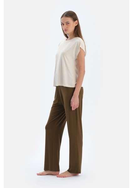 Ekru Dantel Detaylı Tişört Pantolon Pijama Takımı modelleri