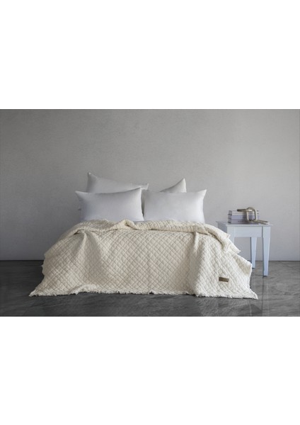Cedric Polyester Dolgulu Yıkamalı Yatak Örtüsü - Krem