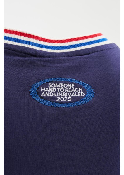 Erkek Striped Collar And Embroidered Oversize Lacivert Tişört fırsatları