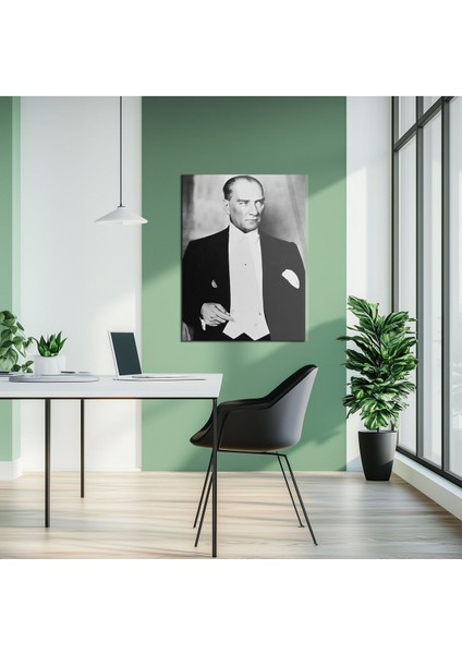 Atatürk Portre Cam Tablo – Şık Smokinli Duruşuyla Kararlı ve Anlamlı Tasarım - ATA113