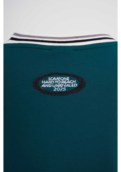 Erkek Striped Collar And Embroidered Oversize Oil Green Tişört indirimleri