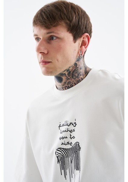 Erkek Printed And Zebra Oversize Ekru Tişört indirimleri