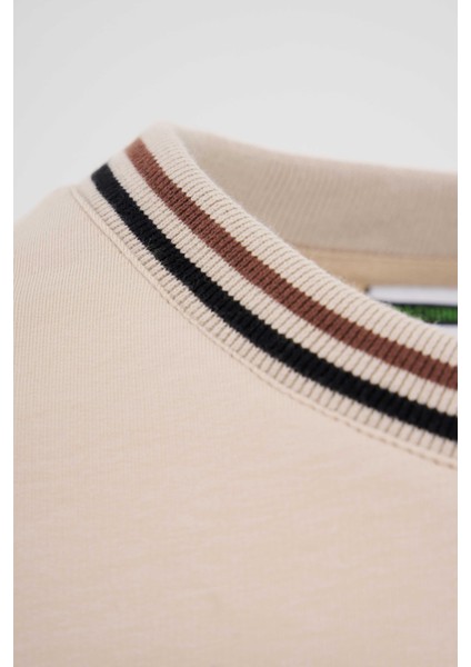 Erkek Striped Collar And Embroidered Oversize Soft Bej Tişört