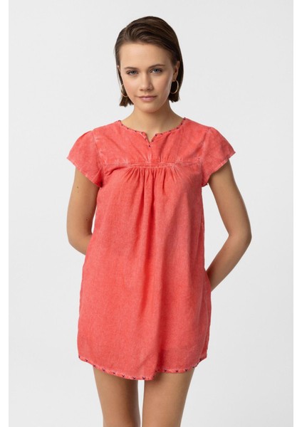 Nar Çiçeği Sırtı Nakışlı Kısa Kollu Pamuklu Gömlek Bluz