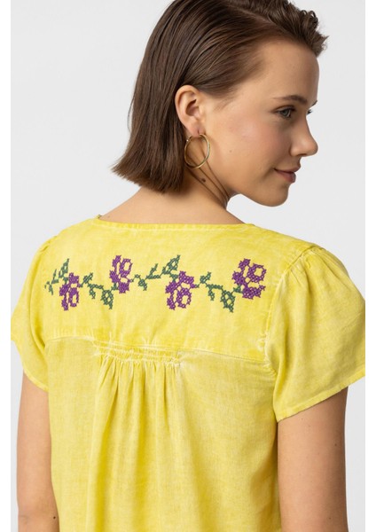 Sarı Sırtı Nakışlı Kısa Kollu Pamuklu Gömlek Bluz