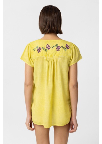 Sarı Sırtı Nakışlı Kısa Kollu Pamuklu Gömlek Bluz indirimleri
