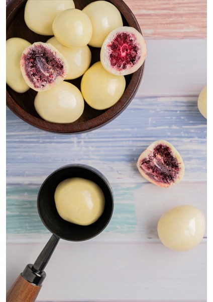 Beyaz Çikolata Kaplı Dondurularak Kurutulmuş Böğürtlen – Doğal Freeze Dry Meyve Atıştırmalık 80G modelleri