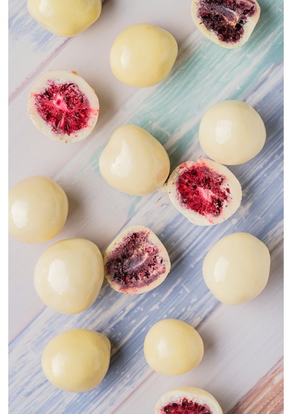 Beyaz Çikolata Kaplı Dondurularak Kurutulmuş Böğürtlen – Doğal Freeze Dry Meyve Atıştırmalık 80G fırsatları