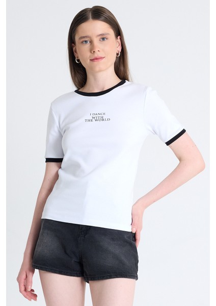 Beyaz Yazı Baskılı Relaxed Fit Tişört 5793 fırsatları