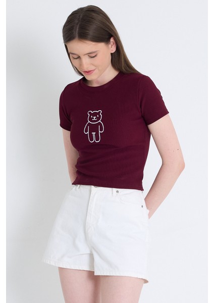 Bordo Ayıcık Işlemeli Slim Fit Crop Tişört 2217 fiyatları