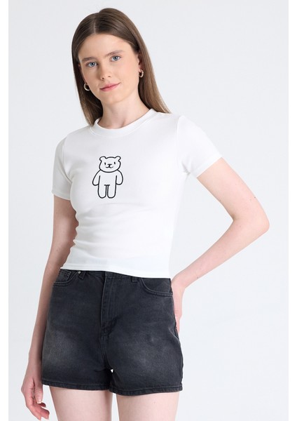 Beyaz Ayıcık Işlemeli Slim Fit Crop Tişört 2217