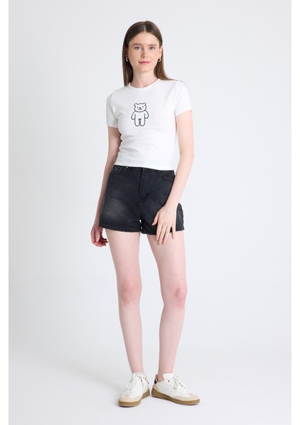 Beyaz Ayıcık Işlemeli Slim Fit Crop Tişört 2217 modelleri