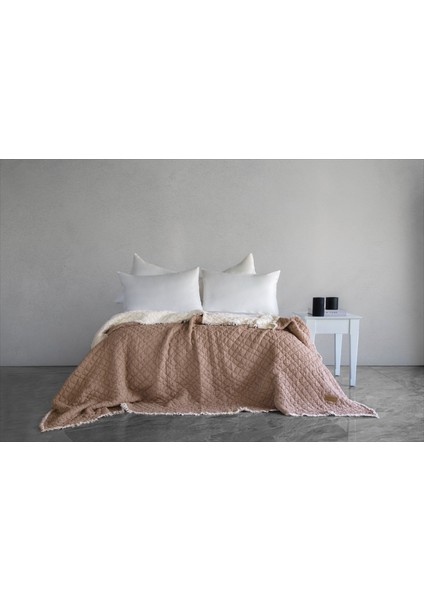 Cedric Polyester Dolgulu Yıkamalı Yatak Örtüsü - Kahve