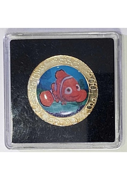 Dısneyland Fındıng Nemo - Kayıp Balık Nemo Temalı Renkli Madalyon. Quadrum Marka Kare Koruma Kapsülü Içinde Çil(-) Kondisyon.