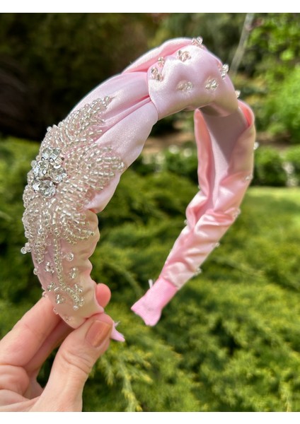 El Işlemeli Saten Toz Pembe Gümüş Işleme Abiye Nişan Davet Kadın Saç Tacı fiyatları