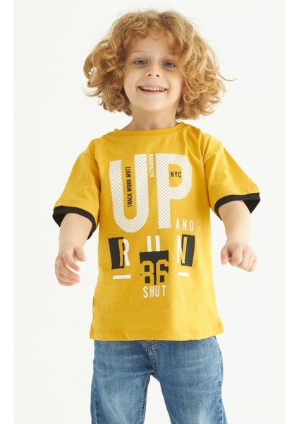 Erkek Çocuk Hardal Renkli Up Baskılı Kısa Kollu Tişört fiyatları