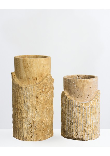 2’li Oyma Yüzeyli Doğal Traverten Vazo Seti – 20 cm & 26 cm fiyatları