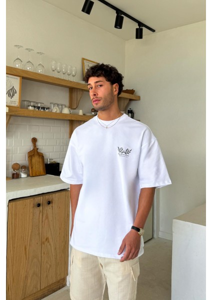 Beyaz Flowers Nakışlı Oversize Tişört