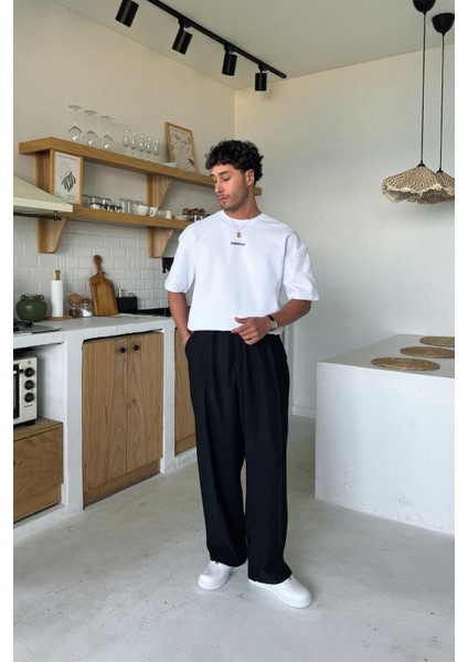Minimal Baskılı Beyaz Oversize Tişört modelleri