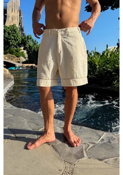 Paça Detaylı Bej Şort