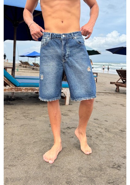 Eskitme Detaylı Yırtık Kot Şort