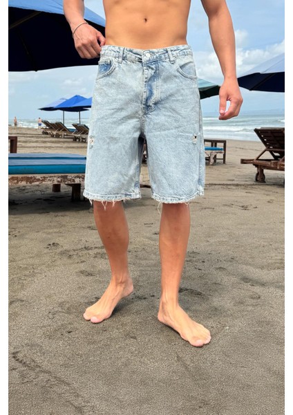 Eskitme Detaylı Yırtık Kot Şort