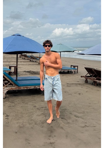 Eskitme Detaylı Yırtık Kot Şort modelleri