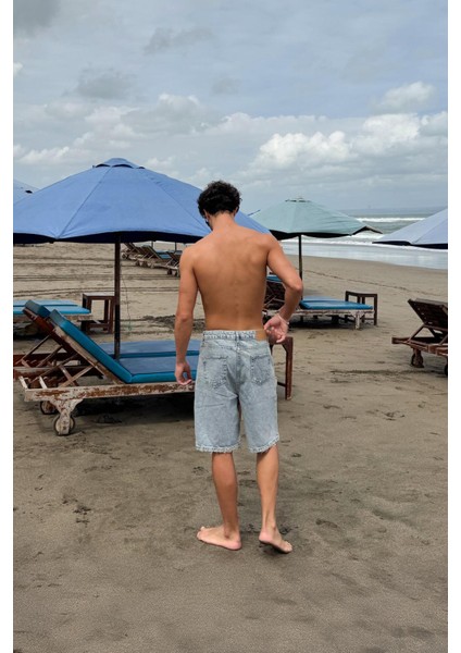 Eskitme Detaylı Yırtık Kot Şort fırsatları