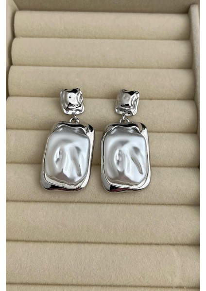 Dikdörtgen Detay Sedef Sallantılı Küpe (4cm)