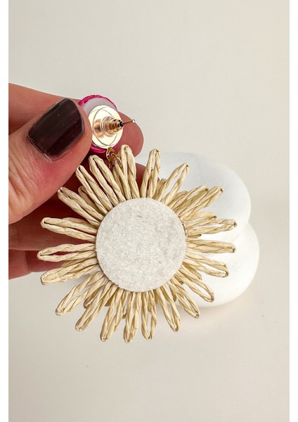 Bohem Tarzı Sallantılı Çiçek Küpe (6cm) fırsatları
