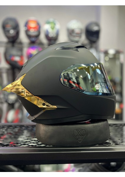 865 Mat Siyah Gold Vizör Kapalı Kask