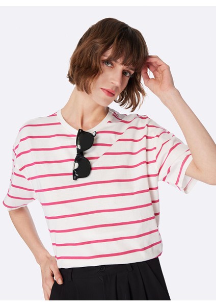 Pembe - Beyaz Kadın Bisiklet Yaka Basic T-Shirt K-Melıssa