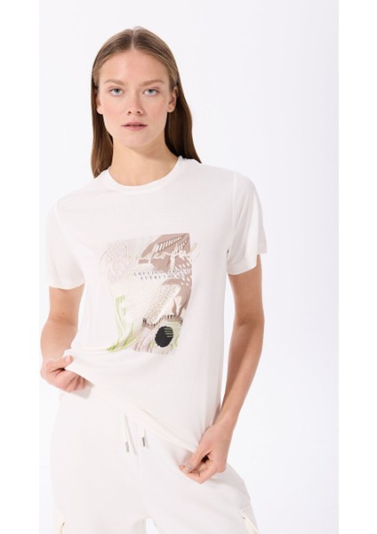 Kırık Beyaz Kadın Bisiklet Yaka Relaxed Baskılı T-Shirt FC5SL-TST0375