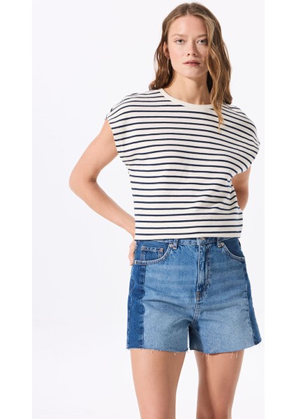 Ekru - Lacivert Kadın Relaxed Çizgili T-Shirt F5SL-TST0189