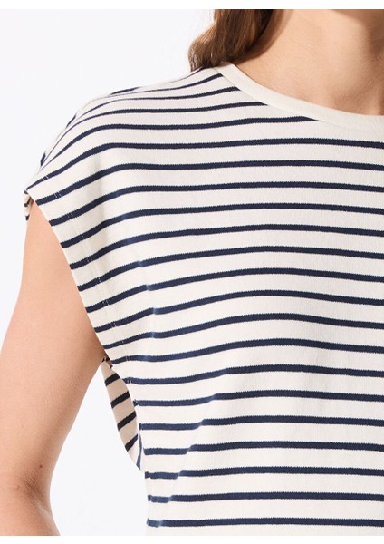 Ekru - Lacivert Kadın Relaxed Çizgili T-Shirt F5SL-TST0189 fırsatları