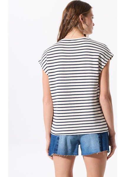Ekru - Lacivert Kadın Relaxed Çizgili T-Shirt F5SL-TST0189 indirimleri