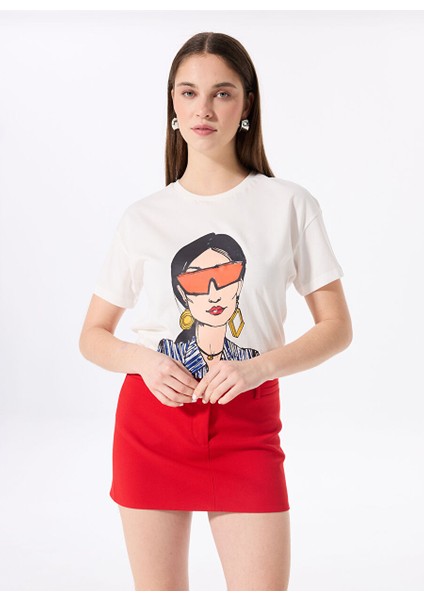 Kırık Beyaz Kadın Relaxed Düz T-Shirt F5SL-TST0283 modelleri