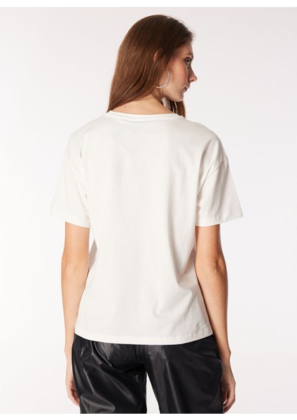 Kırık Beyaz Kadın Basic Baskılı T-Shirt F4WL-TST0370 indirimleri